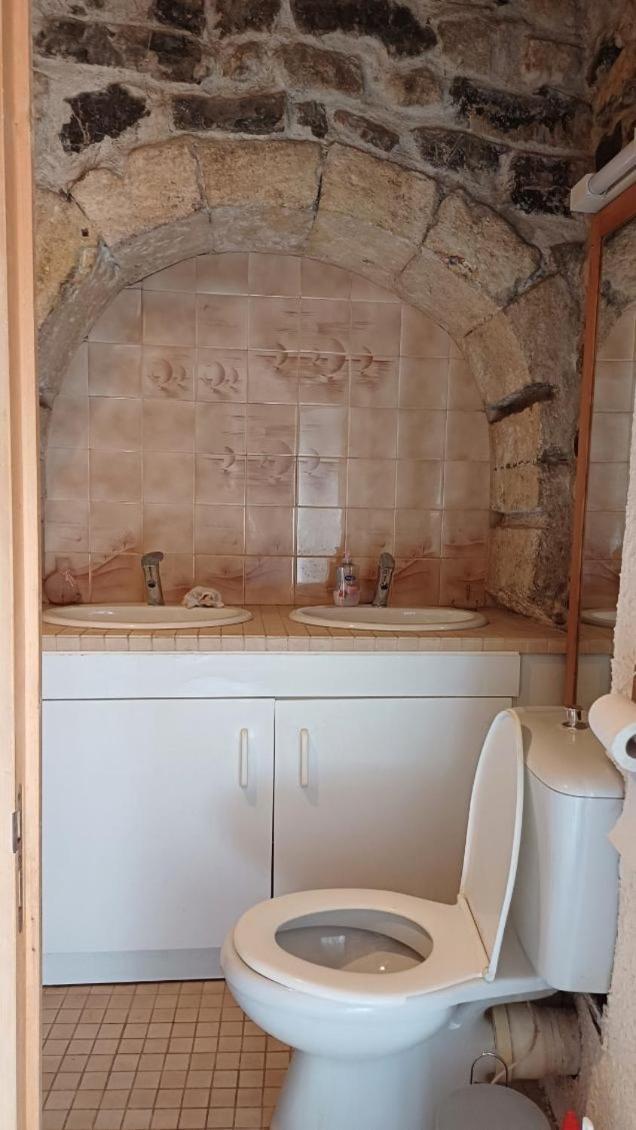 Appartement Chaleureux Dans Une Maison En Pierre Mireval Buitenkant foto